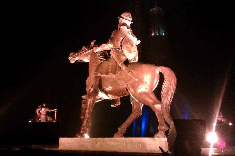 File:Banda Bahadur War Memorial.jpg
